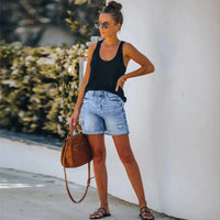 Hochtaillierte Jeansshorts mit umgeschlagenem Saum für Damen | Ideal für den Sommer und lässige Ausflüge in Hellblau
