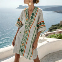 Demi | Elegantes und vielseitiges Strandkleid für Ihren perfekten Sommerlook in Grünes und oranges Muster