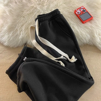 Aria Fleece-Lined Lounge Pants in Schwarz