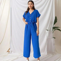 Evelyne™ Jumpsuit aus Soft-Stoff mit Knöpfen und Bindegürtel in Blau