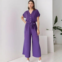 Evelyne™ Jumpsuit aus Soft-Stoff mit Knöpfen und Bindegürtel in Lila
