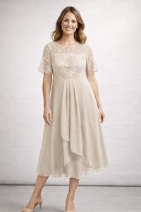 Beatrice | Zartes Spitzen Chiffon Midikleid in Beige