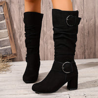 Hedvig | Damen kniehohe Stiefel in Slouch-Optik mit Doppelschnalle in Schwarz
