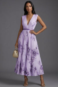 Amelie | Brautmutter Kleid Midi Blumenkleid mit tiefem V-Ausschnitt und Plisseerock in Lila