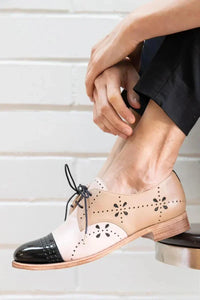 ZWEIFARBIGE OXFORD-SCHUHE in Khaki