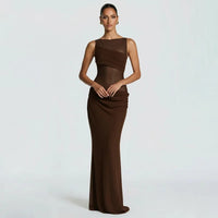 Damen Ärmelloses Maxi-Kleid mit Bootsausschnitt und transparentem Mesh-Einsatz mit drapiertem Hüftbereich in Braun