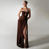 Damen Ärmelloses Maxi-Kleid mit doppelten Trägern und gerafftem Oberteil mit Seitenschlitz in Braun