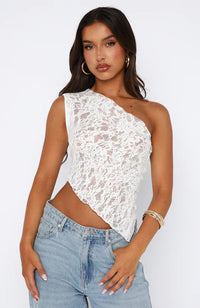 Damen Asymmetrisches Schulter-Top mit Spitzenmuster und diagonalem Saum in Weiß
