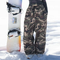Damen Cargo-Snowboardhose mit Camouflage-Muster in Grün