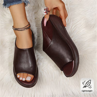 Charlotte | Damen Comfortable Sandals Keilabsatz Peeptoe Leichte Slip-on Pantoletten in Dunkelbraun