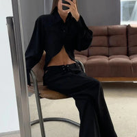 Damen Cropped Hemd-Set mit Umlegekragen Knopfverschluss und Schnürbund-Hose in Schwarz