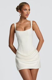 Damen Gerafftes Minikleid mit Karree-Ausschnitt und breiten Trägern in Weiß