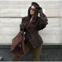 Damen Jacke mit Revers und Schulterpolstern sowie Einknopfverschluss in Braun