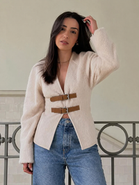 Damen Jacke mit V Ausschnitt und Schnallenverschluss in Beige