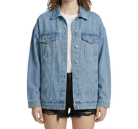 Damen Jeansjacke mit Knopfleiste und Pattentaschen im oberen Bereich in Blau