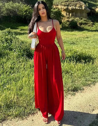 Damen Jumpsuit mit Spaghettiträgern V-Ausschnitt Überkreuztem Rücken und Weitem Bein in Rot