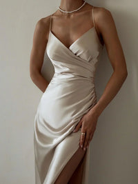 Damen Kleid mit Wickeloptik und dünnen Trägern in Sekt