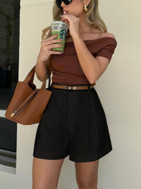 Damen Kurze Hose mit Bundfalten Gürtelschlaufen und Seitentaschen in Schwarz