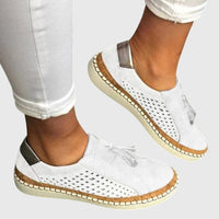 Damen Loafer mit Quaste auf dem Vorderblatt und Lochmuster an den Seiten in Weiß