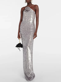 Damen Maxi Kleid mit Neckholder Ausschnitt Rosettenapplikation und Paillettenbesatz in Silber
