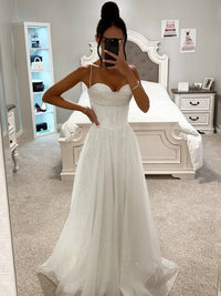 Damen Maxikleid mit Herzausschnitt Spaghettiträgern und glitzerndem Tüllrock in Weiß
