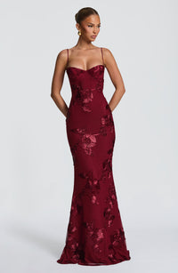 Damen Maxikleid mit Herzausschnitt und Spaghettiträgern mit Schnürung am Rücken und Blumenapplikationen in Bordeauxrot