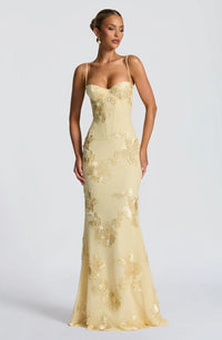 Damen Maxikleid mit Herzausschnitt und Spaghettiträgern mit Schnürung am Rücken und Blumenapplikationen in Gelb