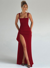 Damen Maxikleid mit Karree-Ausschnitt breiten Trägern und hohem Beinschlitz in Rot