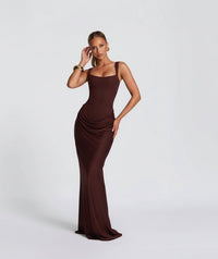 Damen Langes Kleid mit Korsettoberteil breiten Schulterträgern und seitlicher Raffung in Braun
