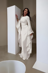 Damen Maxikleid mit Rundhalsausschnitt und Langen Volantärmeln in Weiß