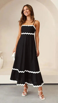 Damen Maxikleid mit Spaghettiträgern geradem Abschluss Zickzackborte und gerafftem Rücken in Schwarz