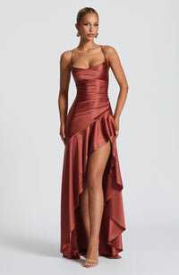 Damen Maxikleid mit Spaghettiträgern und Asymmetrischem Saum in Ziegelrot