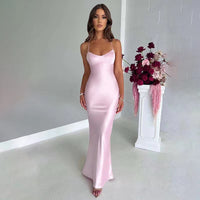 Damen Maxikleid mit Spaghettiträgern und Kreuzträgern am Rücken in Rosa