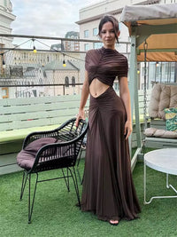 Damen Maxikleid mit Stehkragen und kurzen Ärmeln mit gerafftem Oberteil und Taillenausschnitt in Braun