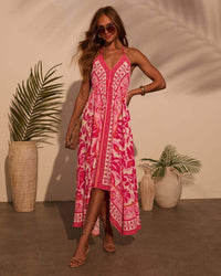 Damen Maxikleid mit V-Ausschnitt und Spaghettiträgern mit offenem Rücken und Zipfelsaum in Rosa