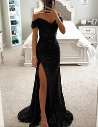Damen Maxikleid schulterfrei mit Herzausschnitt Paillettenoberfläche und hohem Seitenschlitz in Schwarz