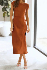 Damen Midi-Kleid mit Wasserfallausschnitt und Kappenärmeln mit seitlichem Schlitz in Rostbraun