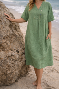 Damen-Midikleid mit V-Ausschnitt und Seitentaschen in Dunkelgrün