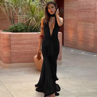 Damen Neckholder Maxikleid mit tiefem V-Ausschnitt und geraffter Oberfläche mit Rüscheneinsatz und offenem Rücken in Schwarz