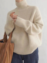 Clara | Damen Oversized Rollkragen Knit Sweater aus weicher Wollmischung in Beige