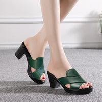 Damen Peep-Toe Mule-Sandalen mit Kreuzriemen und Blockabsatz in Grün