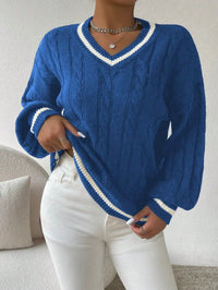 Damen Pullover mit V-Ausschnitt, Zopfmuster und Streifendetail in Dunkelblau