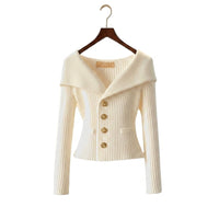 Damen-Rippstrick-Cardigan mit Off-Shoulder-Kragen und Zierknöpfen in Weiß