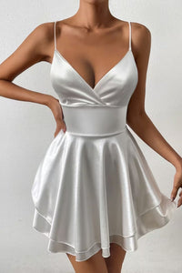 Amelie | Damen Satin Cocktailkleid Wickel-V-Ausschnitt Offener Rücken Mini in Weiß