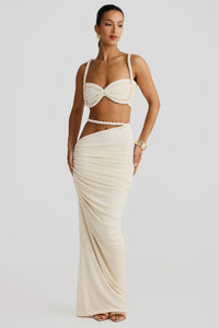 Damen Set mit Bustier-Oberteil und Maxirock mit geflochtenen Trägern und seitlicher Raffung in Weiß