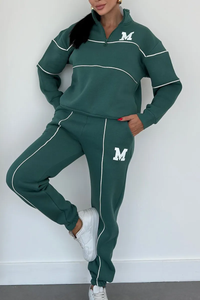 Damen Set mit Halbreißverschluss-Pullover und Jogginghose mit Kontraststreifen in Grün