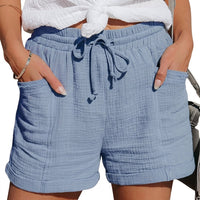 Damen Shorts mit elastischem Bund und Kordelzug sowie aufgesetzten Taschen und umgeschlagenen Säumen in Hellblau