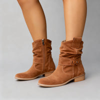Damen-Stiefel aus Wildleder mit gerafftem Schaft in Texaan Braun