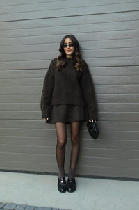 Damen Strick Set mit Rundhals Pullover und Minirock und Rippenbündchen in Braun