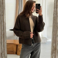 Damen Strickjacke mit Reißverschluss Stehkragen und langen Ärmeln in Braun